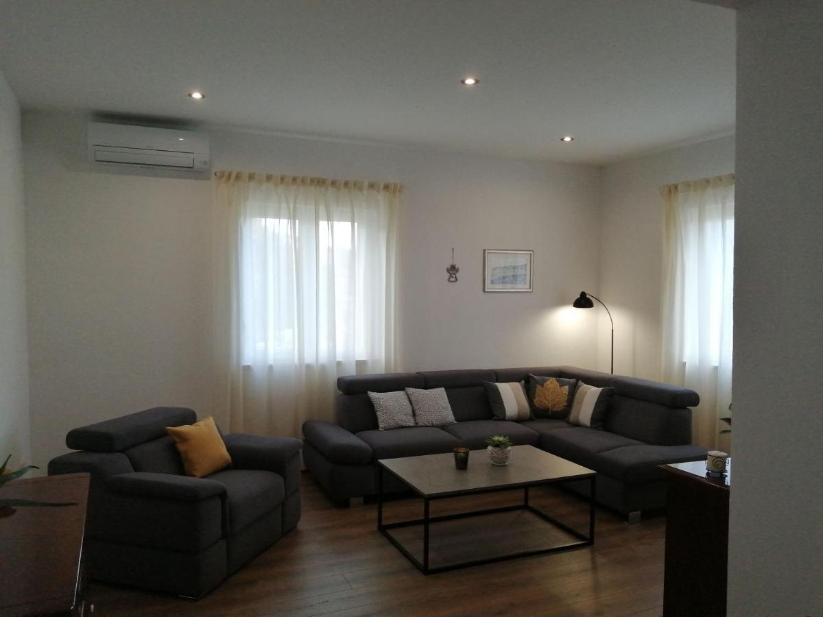 Apartments Jelka Postira Zewnętrze zdjęcie