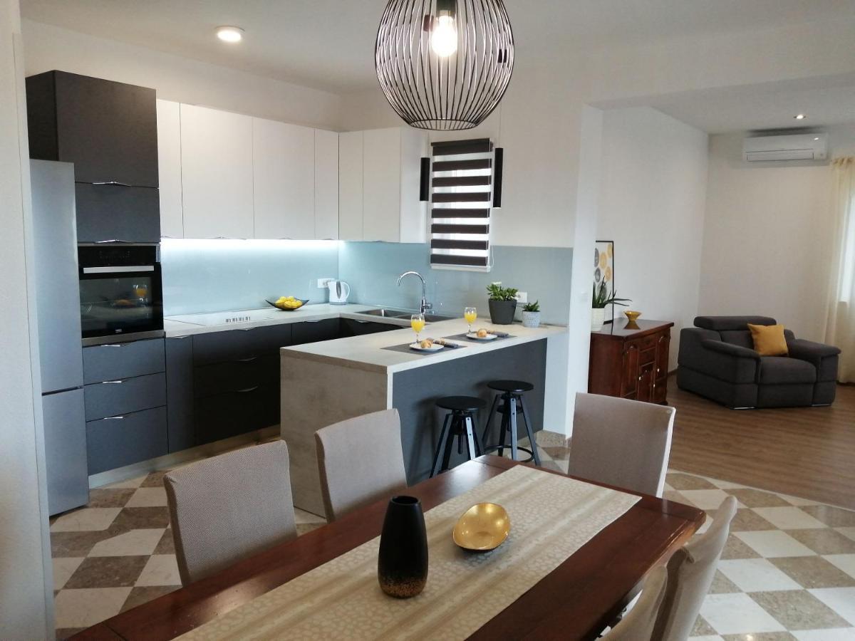 Apartments Jelka Postira Zewnętrze zdjęcie